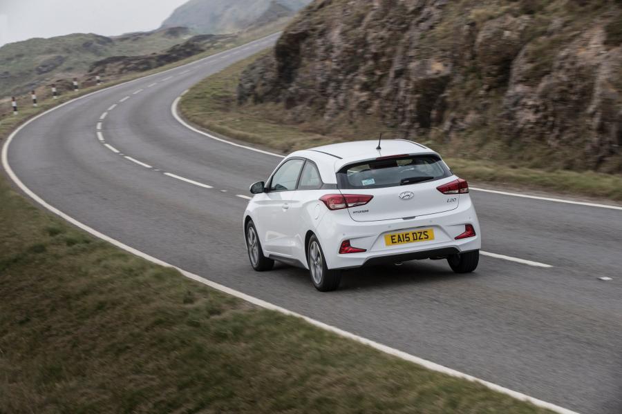  Hyundai i20 Coupe 2015 года  (UK) (фото 14 из 30)
